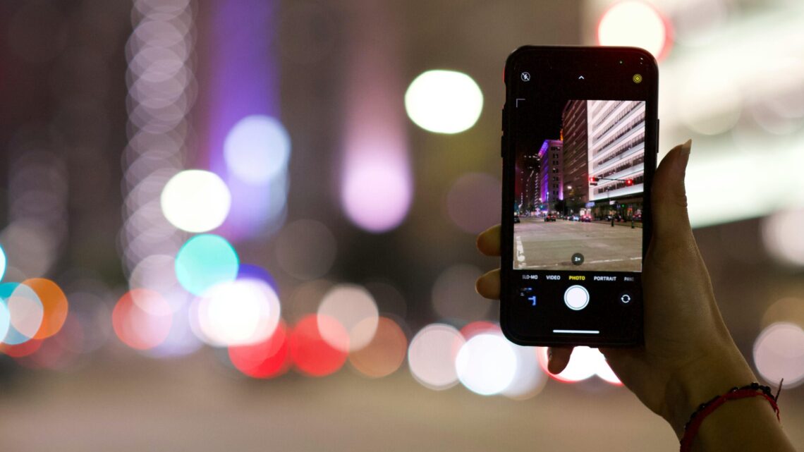 Street photography avec un smartphone : maîtrisez l’art de capturer la magie de la rue en toute discrétion Street photography avec un smartphone : maîtrisez l’art de capturer la magie de la rue en toute discrétion